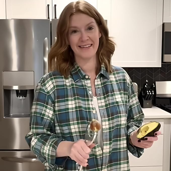 Pit Plucker Avocado Tool, Kitchen Utensil with Hinged Handles, Wedge-Shaped Jaws for Pit Removal (Purple)