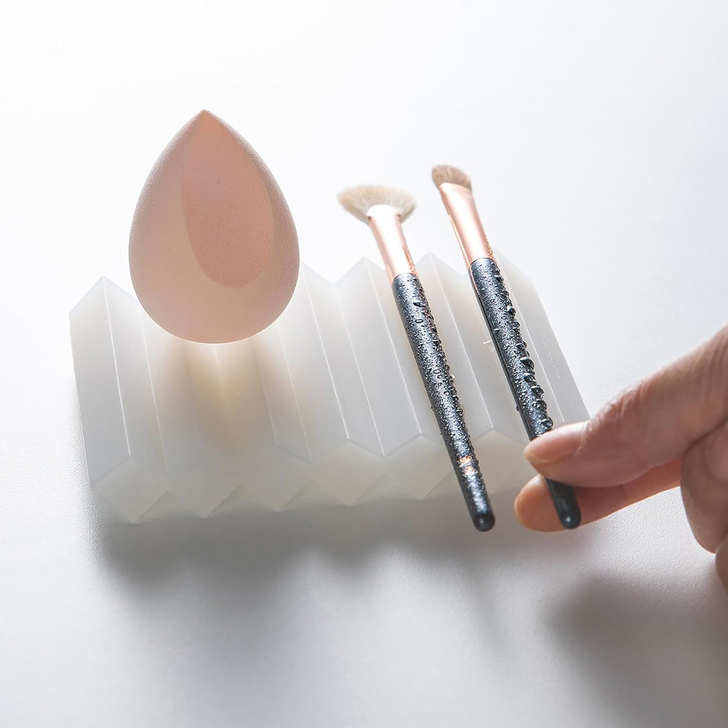 SHIMOYAMA Paint Brushes Holders, 2 Pack, Zigzag Soap Dish, Soap Holder for Watercolor Paintbrush, Bathroom, White-BrightBean Baby