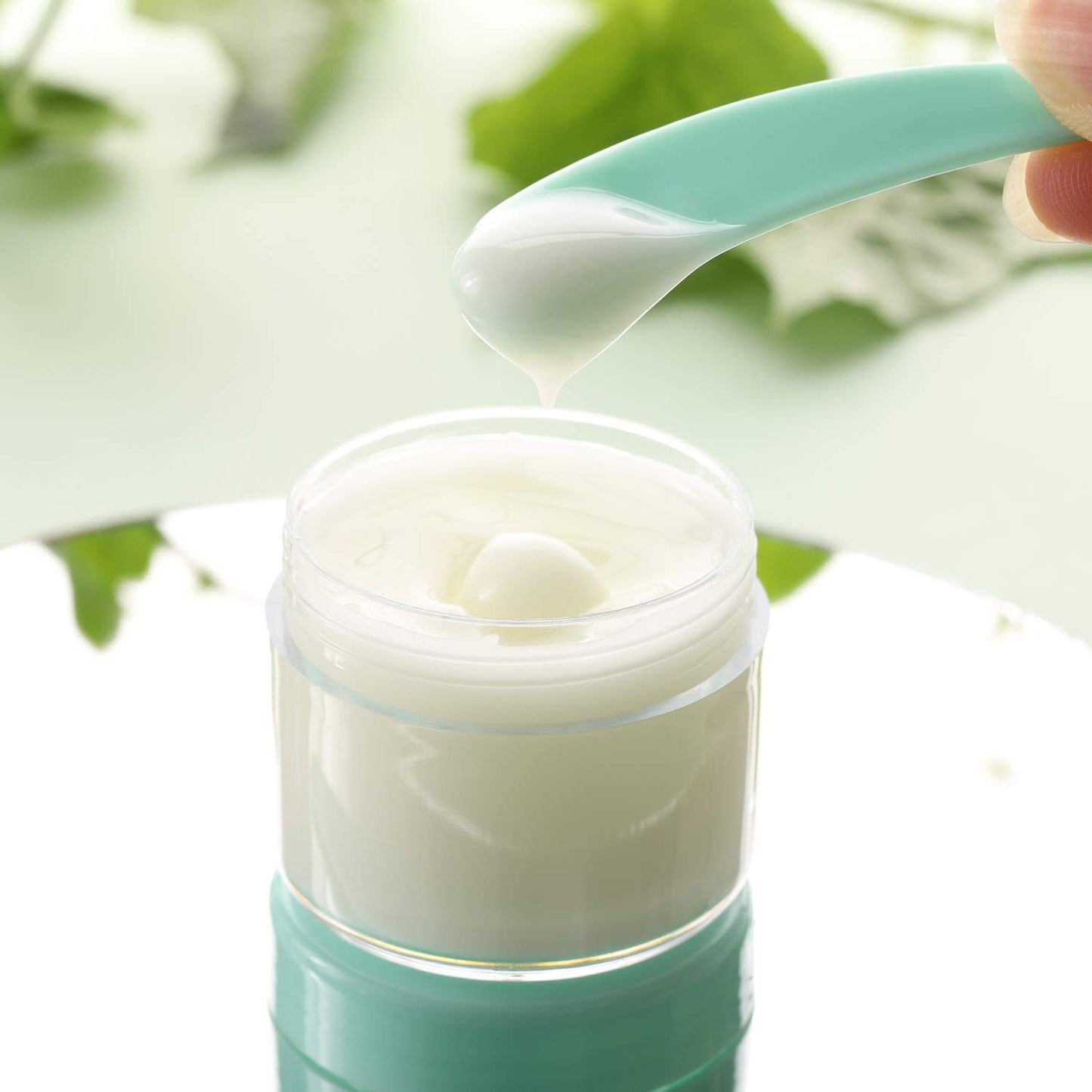 Refillable Cosmetic Sample Jars - 100 Pack 20g (0.7oz) Green Small Travel Containers with Lids + 10 Mini Makeup Spatulas - BPA Free-BrightBean Baby