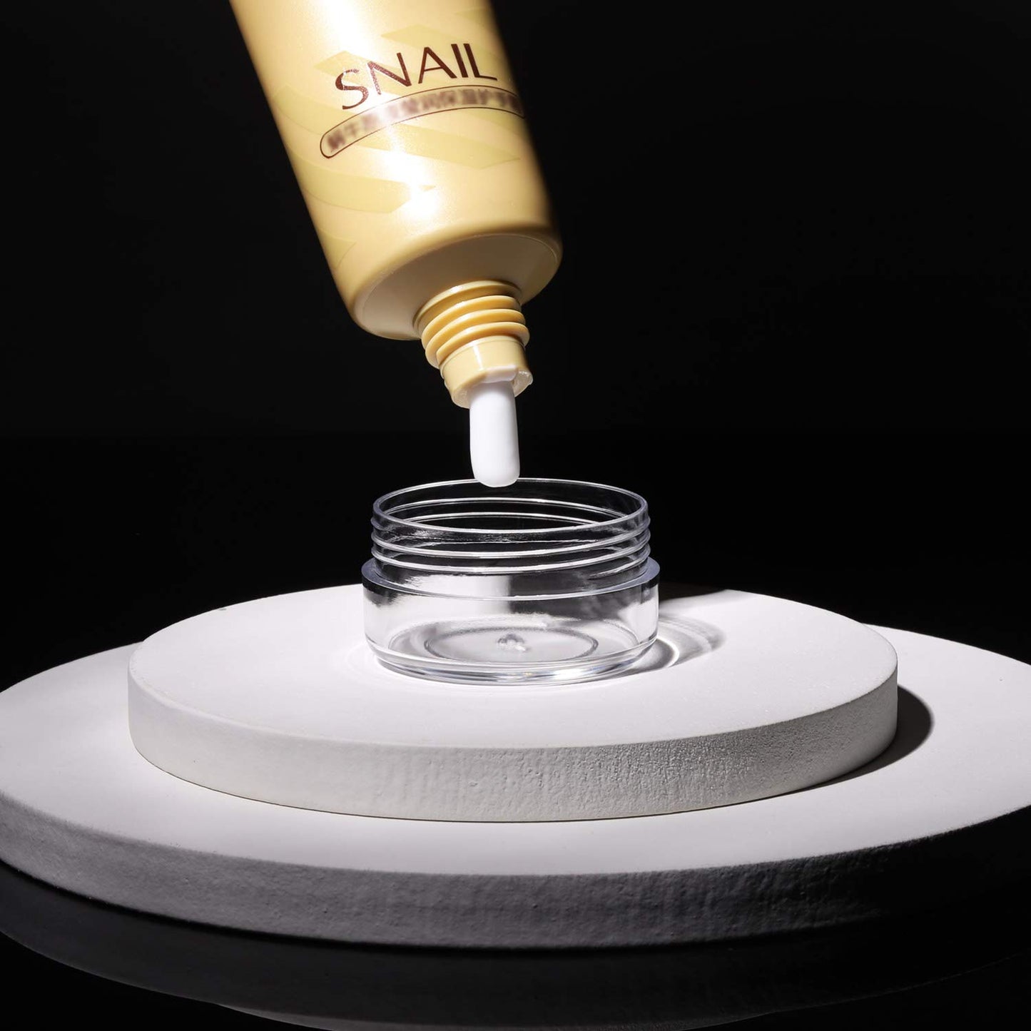 Refillable Cosmetic Sample Jars - 100 Pack 10g (0.35oz) Green Small Travel Containers with Lids + 10 Mini Makeup Spatulas - BPA Free-BrightBean Baby