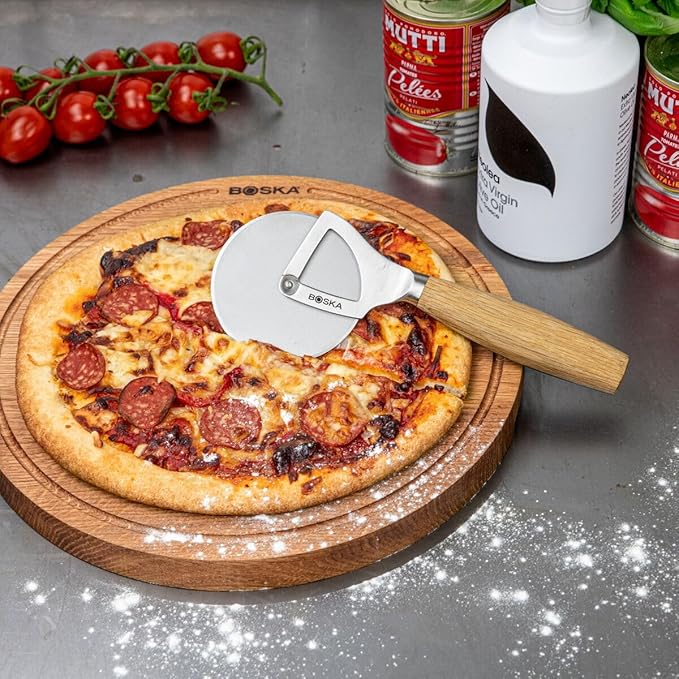 Boska Stainless Steel Pizza Cutter - Oslo Multifunctional Pizza Wheel Cutter - Handheld Food Slicer - Silver Non-Stick Roller - For Kitchen Cooking