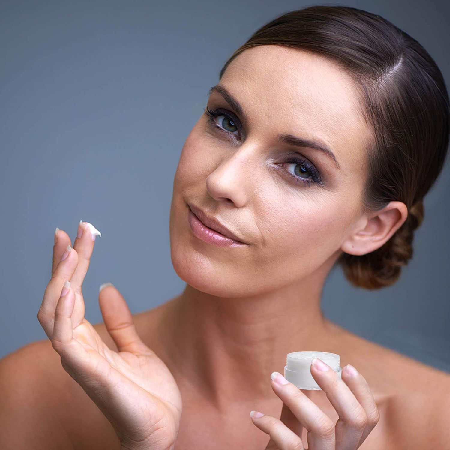 Refillable Cosmetic Sample Jars - 100 Pack 10g (0.35oz) Purple Small Travel Containers with Lids + 10 Mini Makeup Spatulas - BPA Free-BrightBean Baby