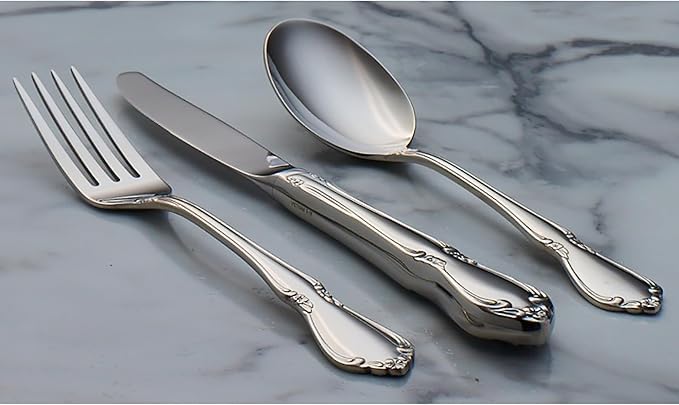 Oneida Silverware, Chateau Fine Flatware Dinner Spoons, Service For 4, Dishwasher Safe, 18/10 Stainless Steel, Rust Resistant, Home and Kitchen Utensils, Dinner Spoon (Silver, 4 Piece)